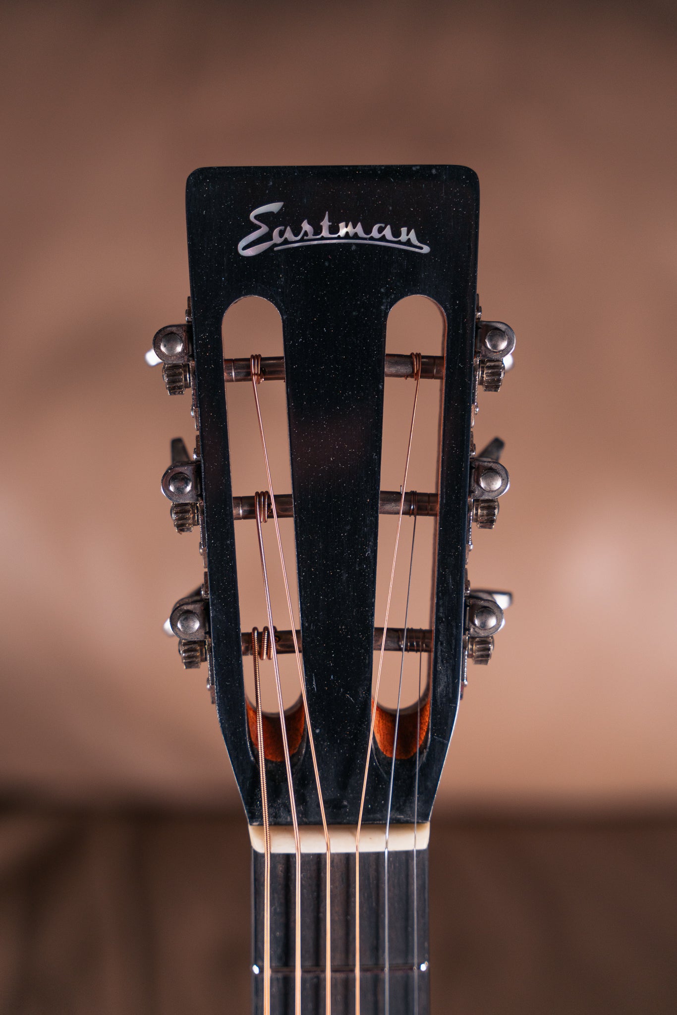 Eastman E22OOSS/v in Antique Sunburst
