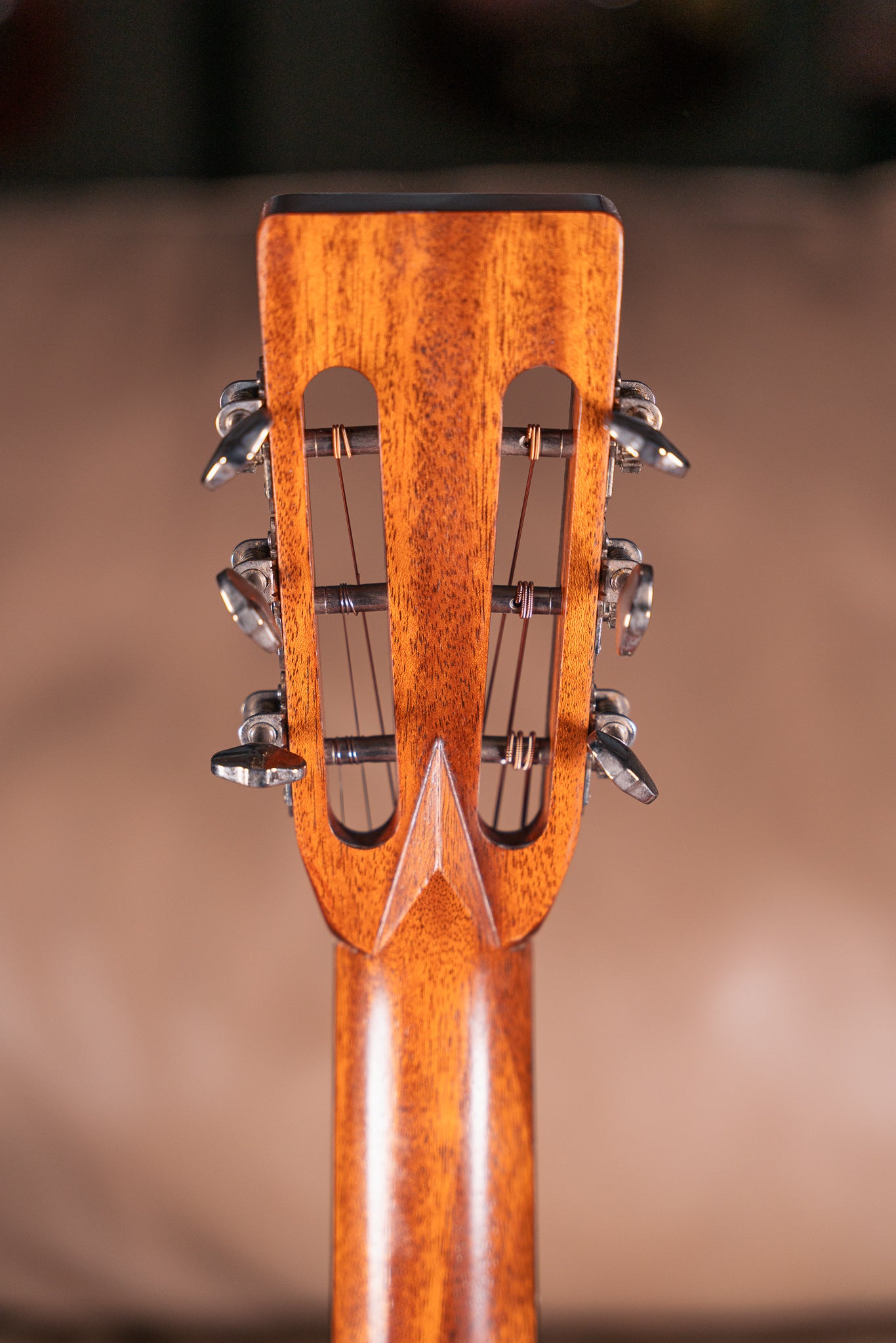 Eastman E22OOSS/v in Antique Sunburst