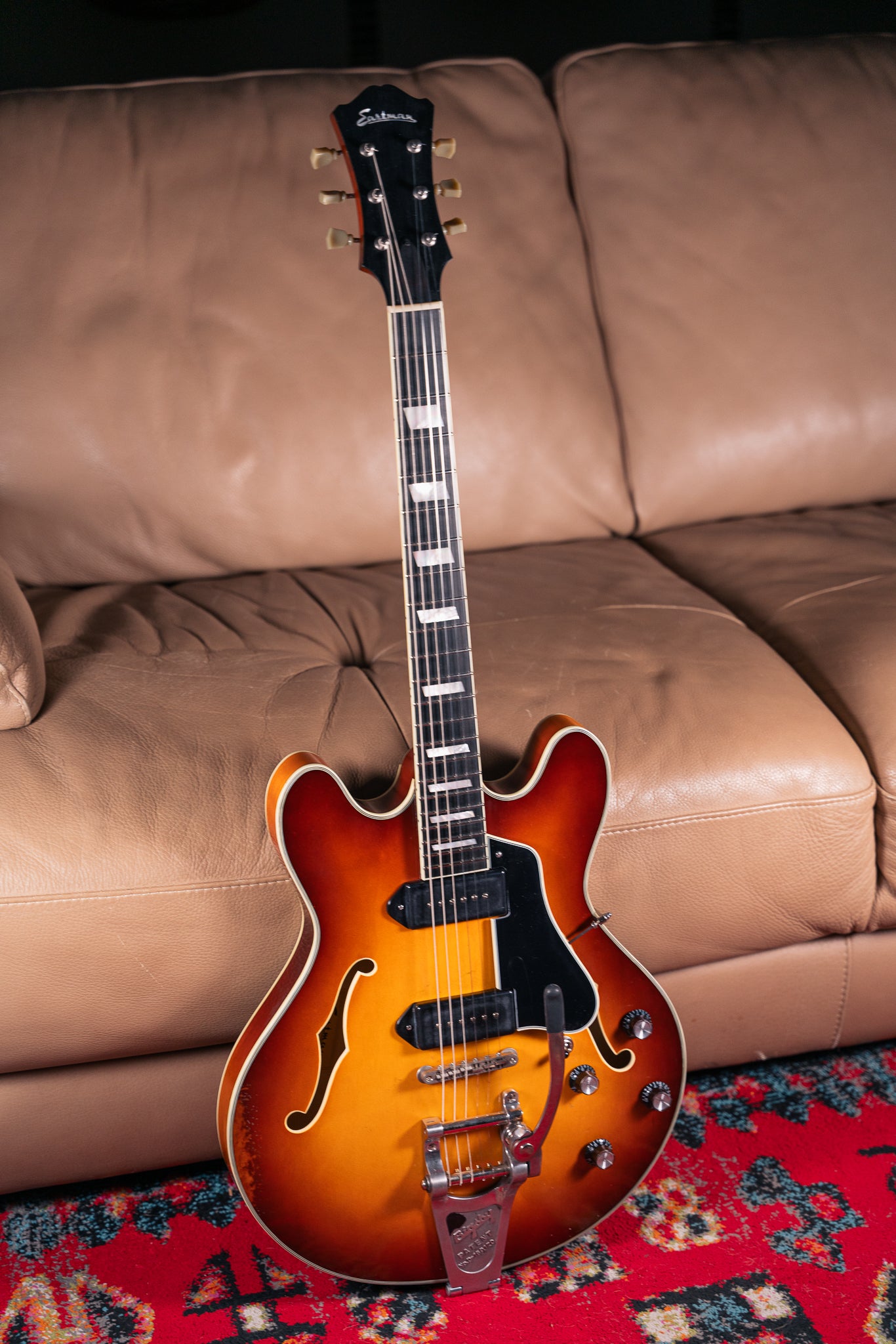 Eastman T64/v in Antique Goldburst – Lidgett Music