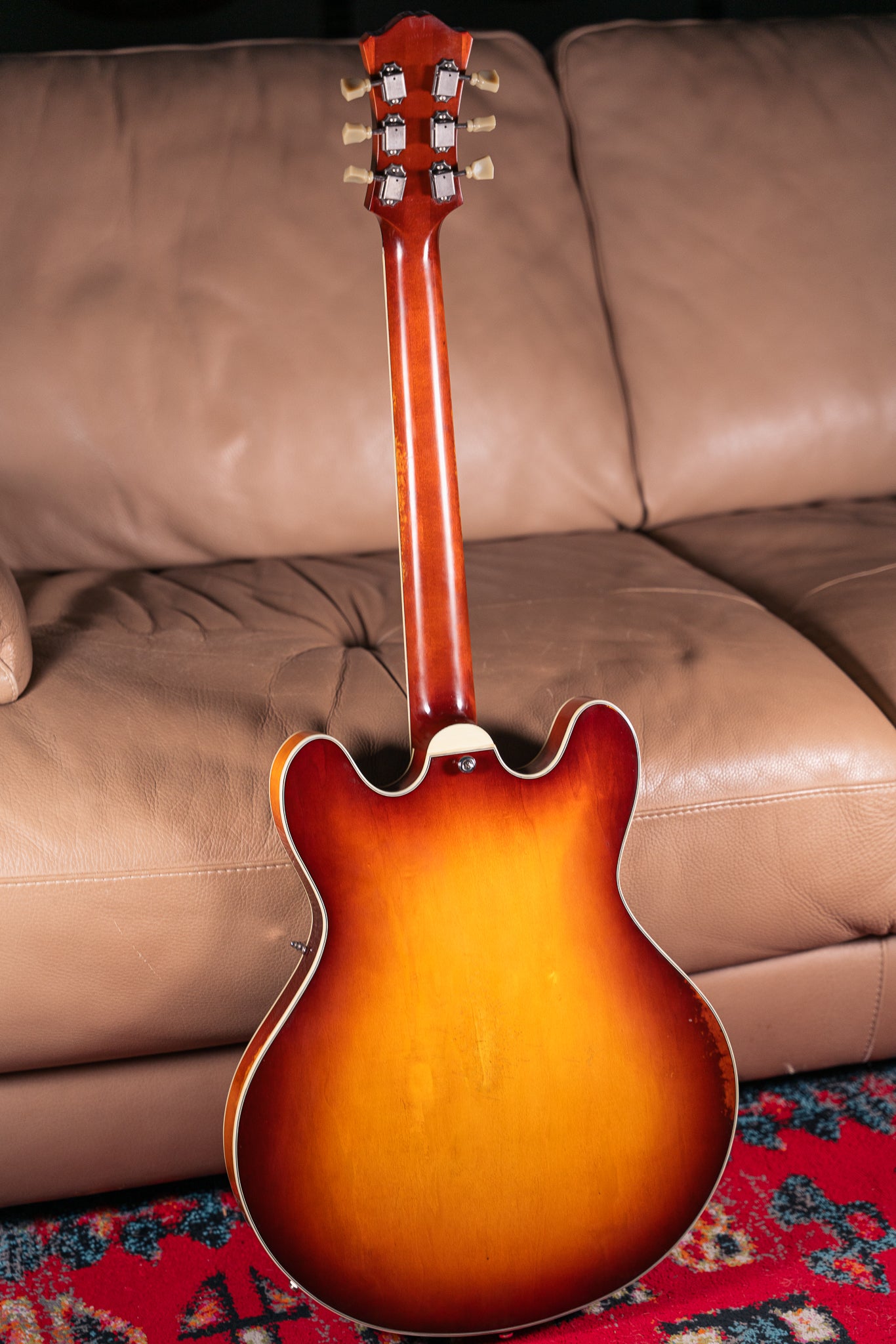 Eastman T64/v in Antique Goldburst – Lidgett Music