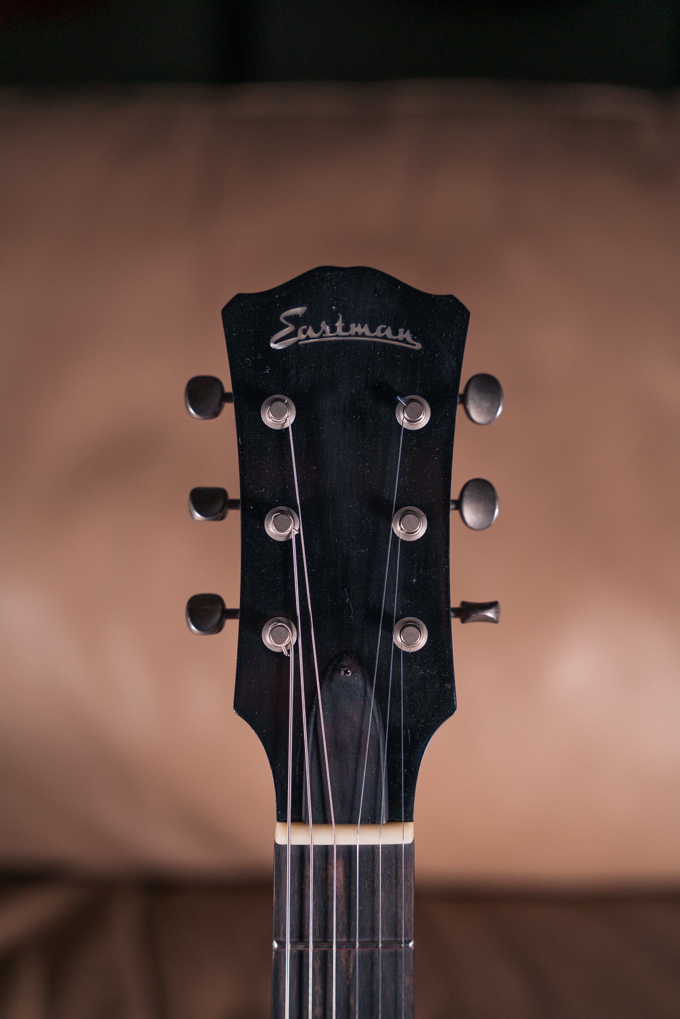 Eastman SB55/v in Antique Sunburst
