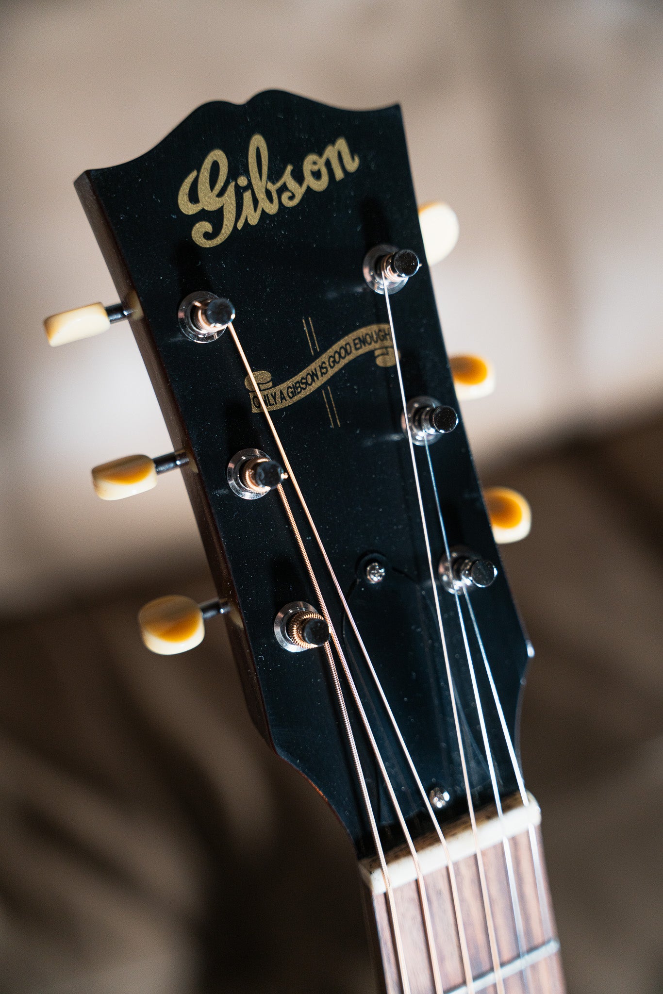 Gibson Custom 1942 Banner J-45 Reissue, Vintage Sunburst