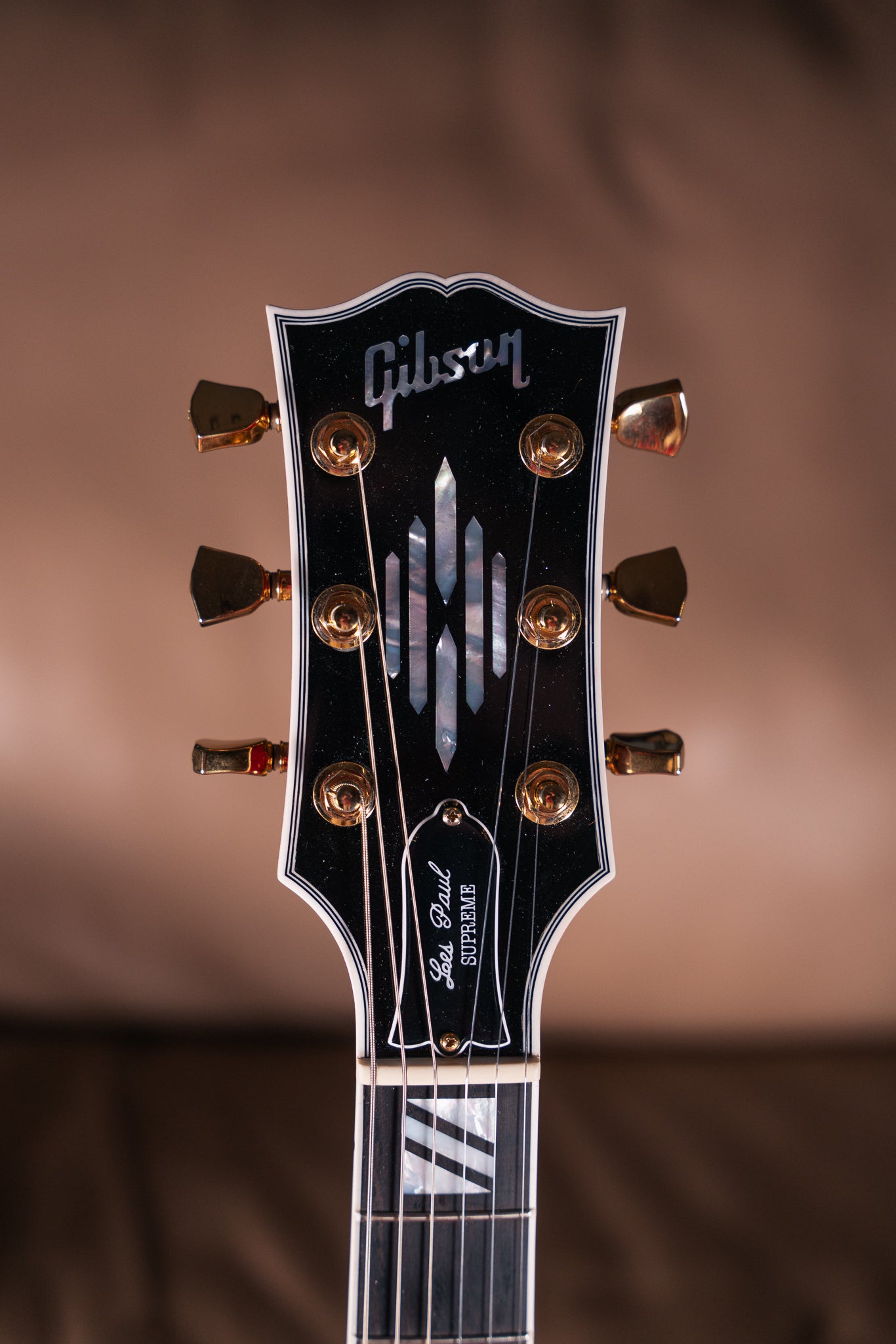 Gibson Les Paul Supreme in Wine Red, Pre-Owned