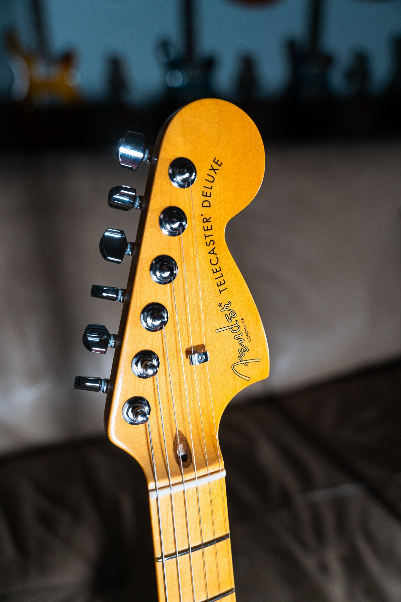 American Professional II Telecaster® Deluxe Maple Fingerboard Olympic White Pre-owned