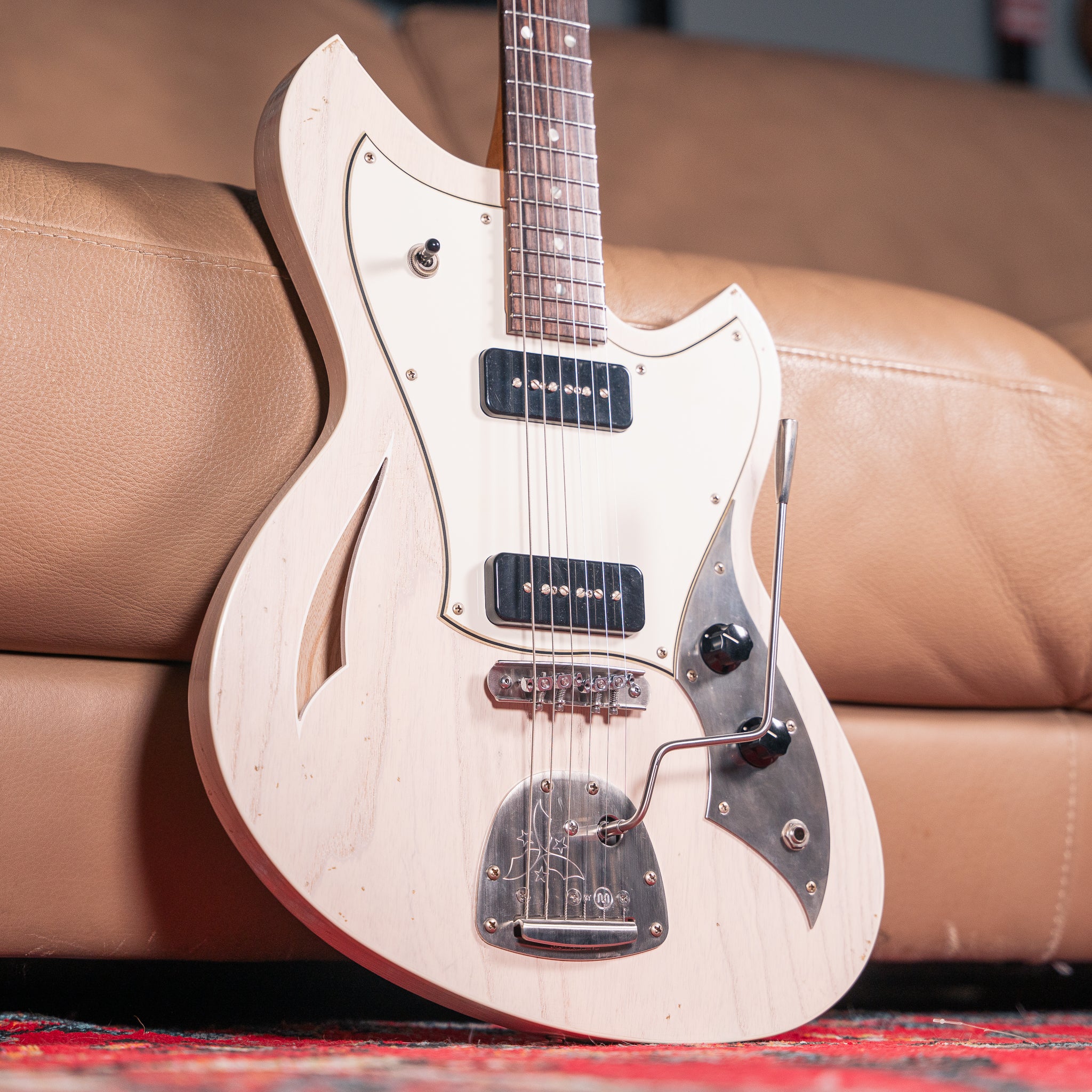 Novo Miris J in Mary Kaye White