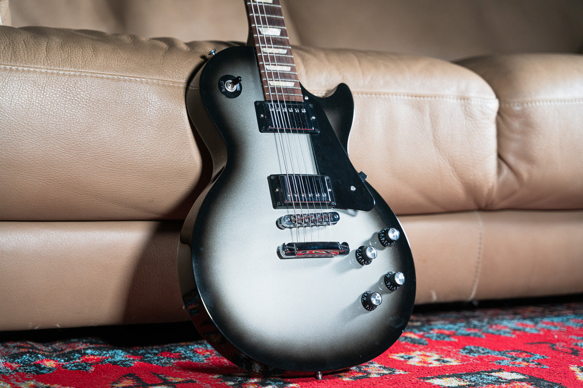Gibson Les Paul Studio SilverBurst with Case preowned