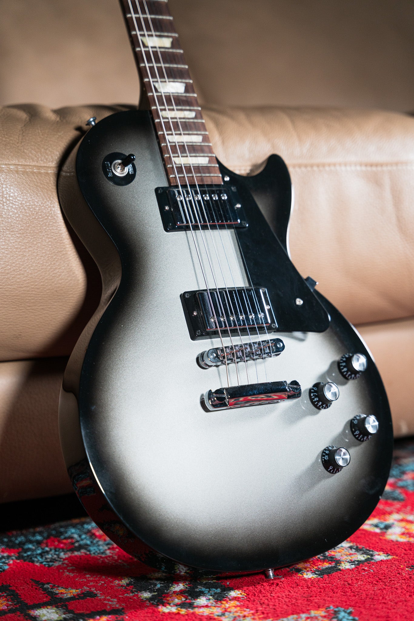 Gibson Les Paul Studio SilverBurst with Case preowned