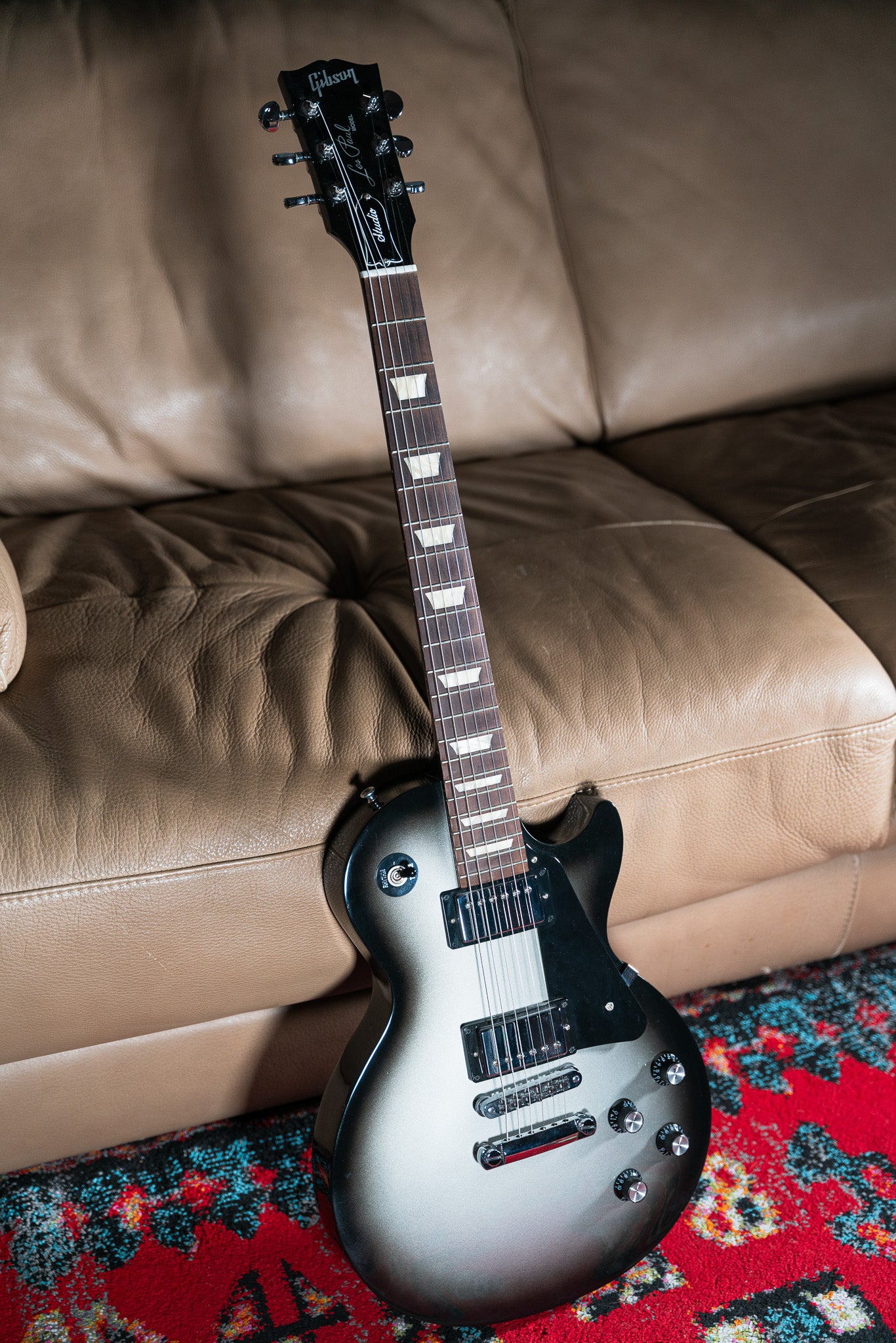 Gibson Les Paul Studio SilverBurst with Case preowned