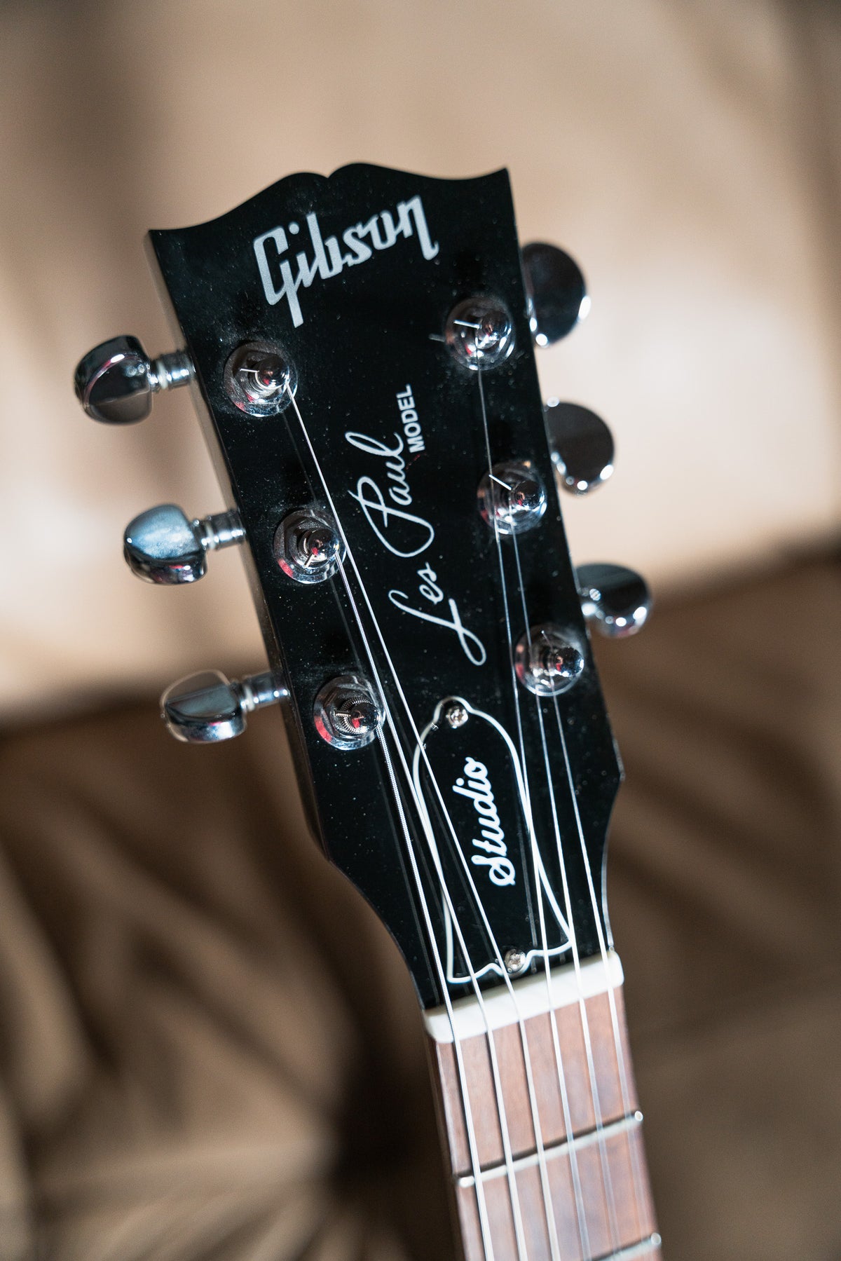 Gibson Les Paul Studio SilverBurst with Case preowned