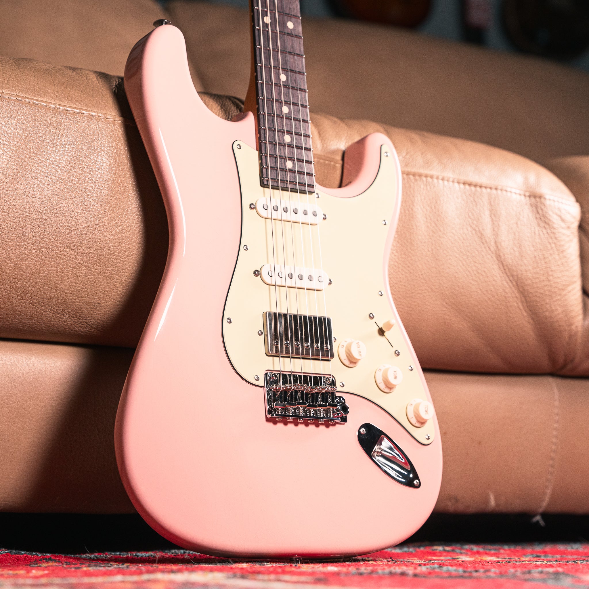 Suhr Mateus Asato Signature Classic S in Shell Pink