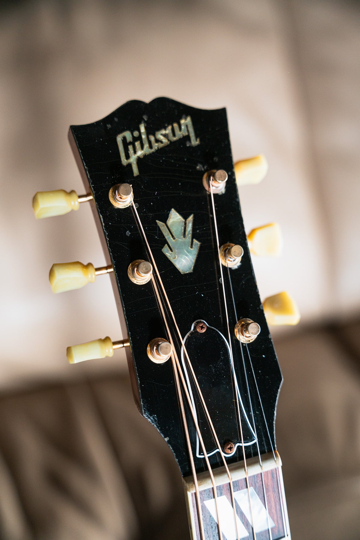 Gibson Custom Shop 1960 Hummingbird Reissue Heavy Aged Washed Cherry Sunburst