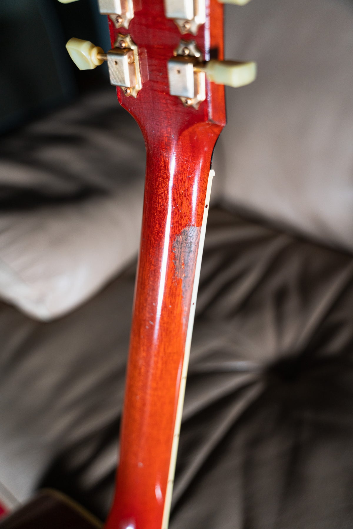 Gibson Custom Shop 1960 Hummingbird Reissue Heavy Aged Washed Cherry Sunburst