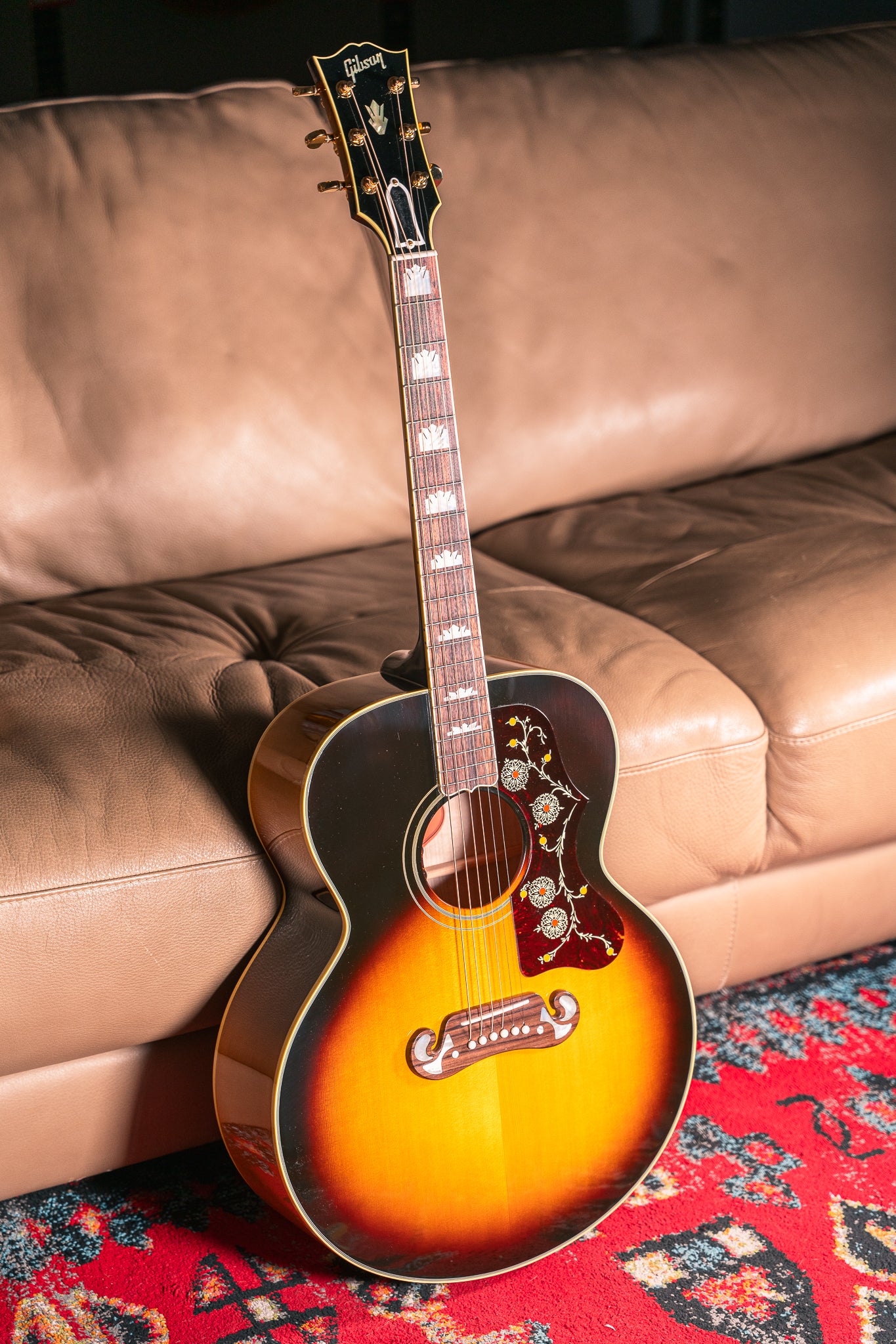 Gibson '60s SJ-200 in Vintage Sunburst