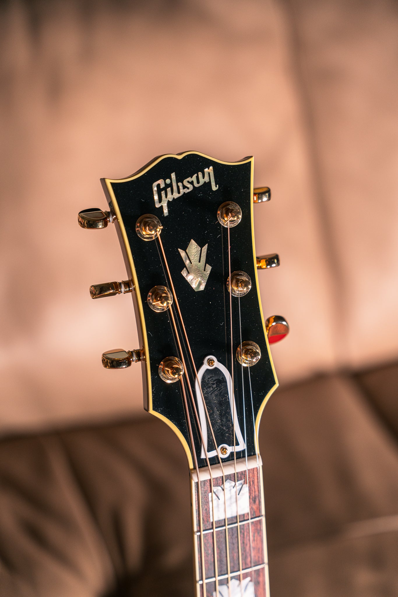 Gibson '60s SJ-200 in Vintage Sunburst