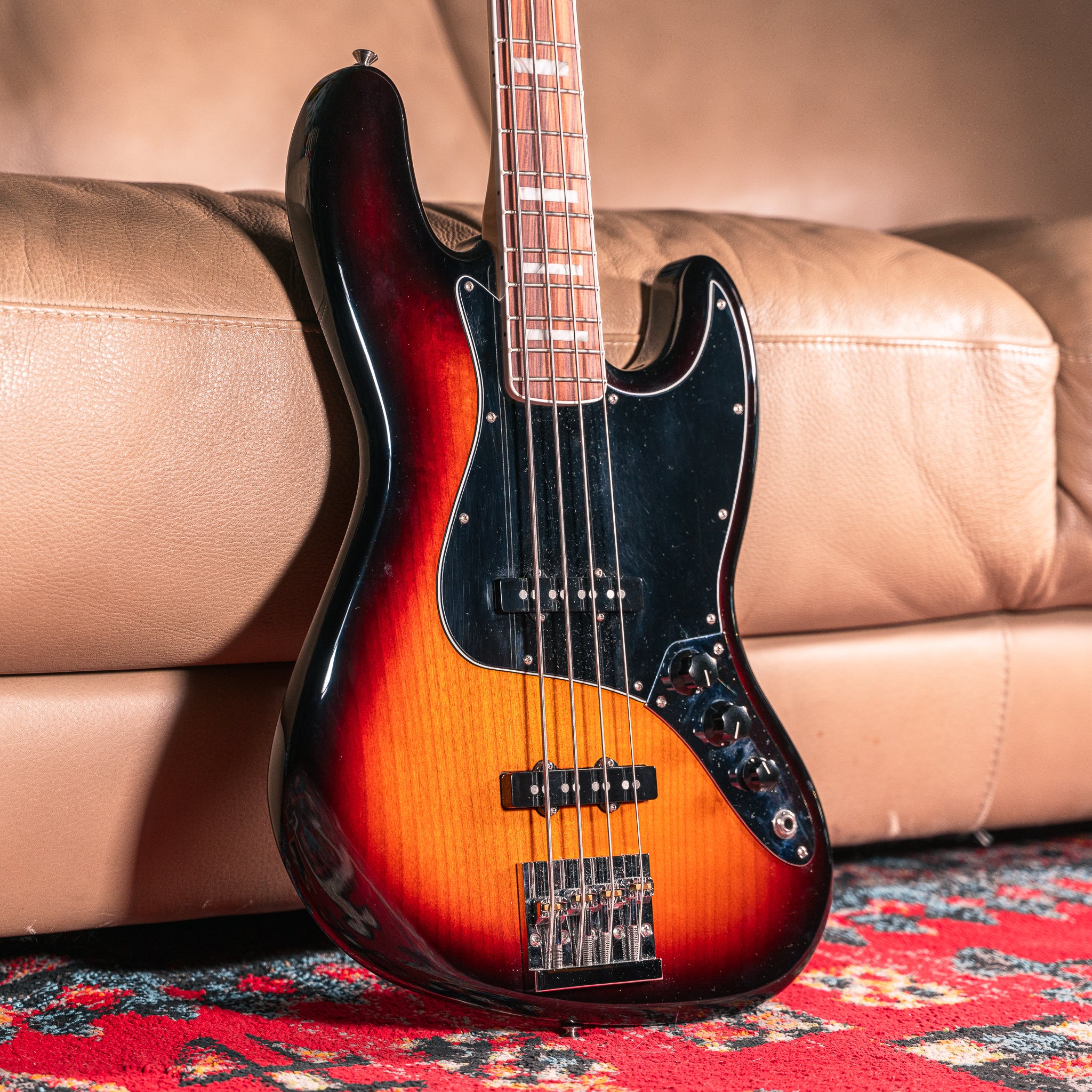 Fender - 2018 - '70s Jazz Bass in 3-Color Sunburst