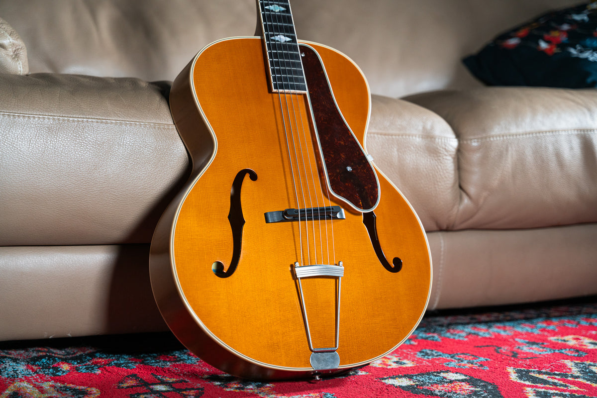 Epiphone Masterbuilt Deluxe/VN Archtop Pre-Owned