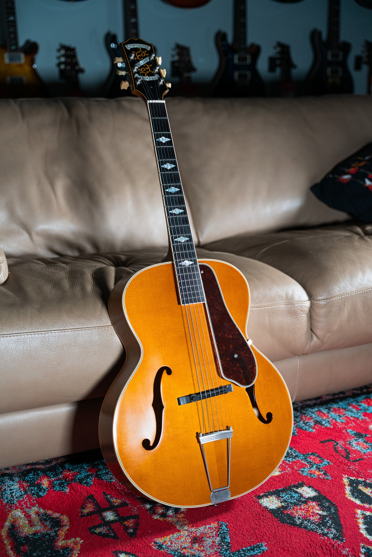 Epiphone Masterbuilt Deluxe/VN Archtop Pre-Owned