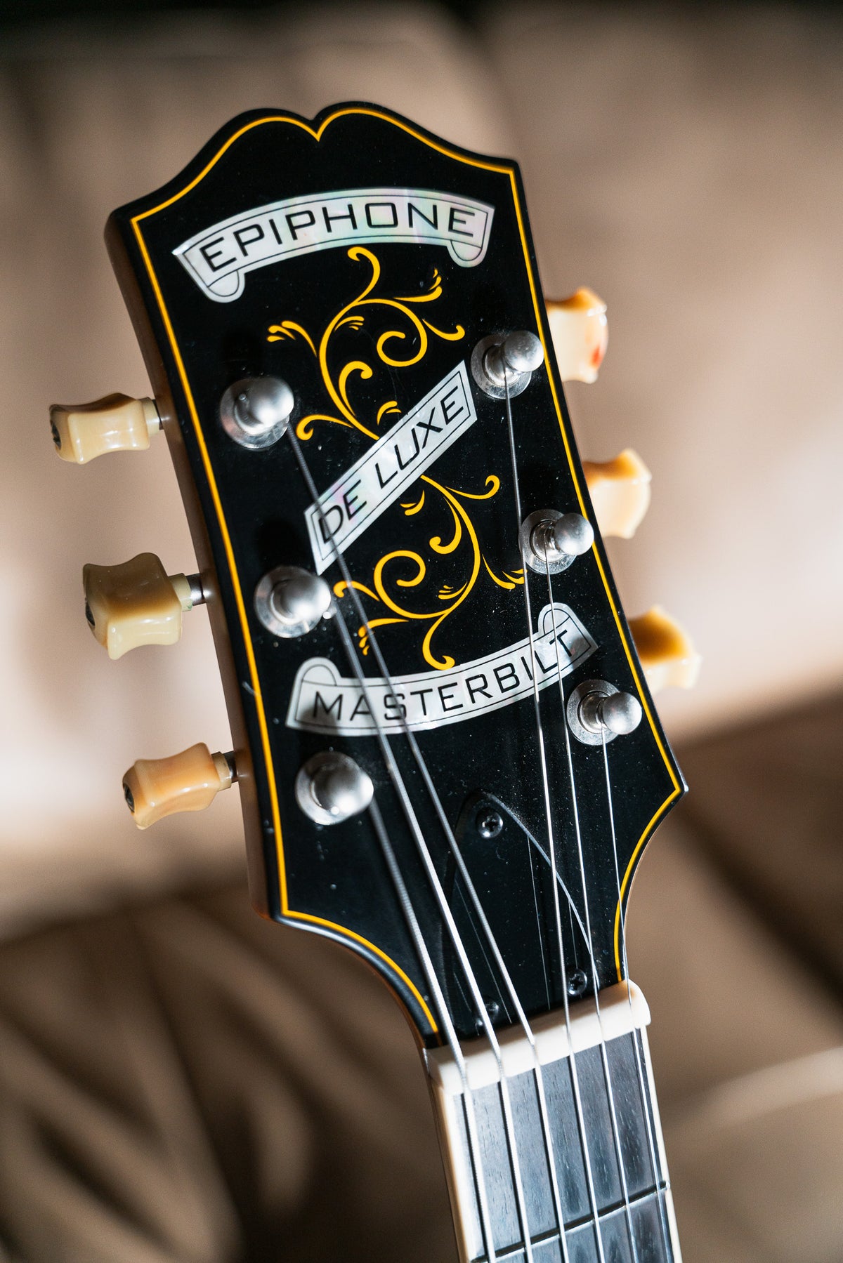 Epiphone Masterbuilt Deluxe/VN Archtop Pre-Owned