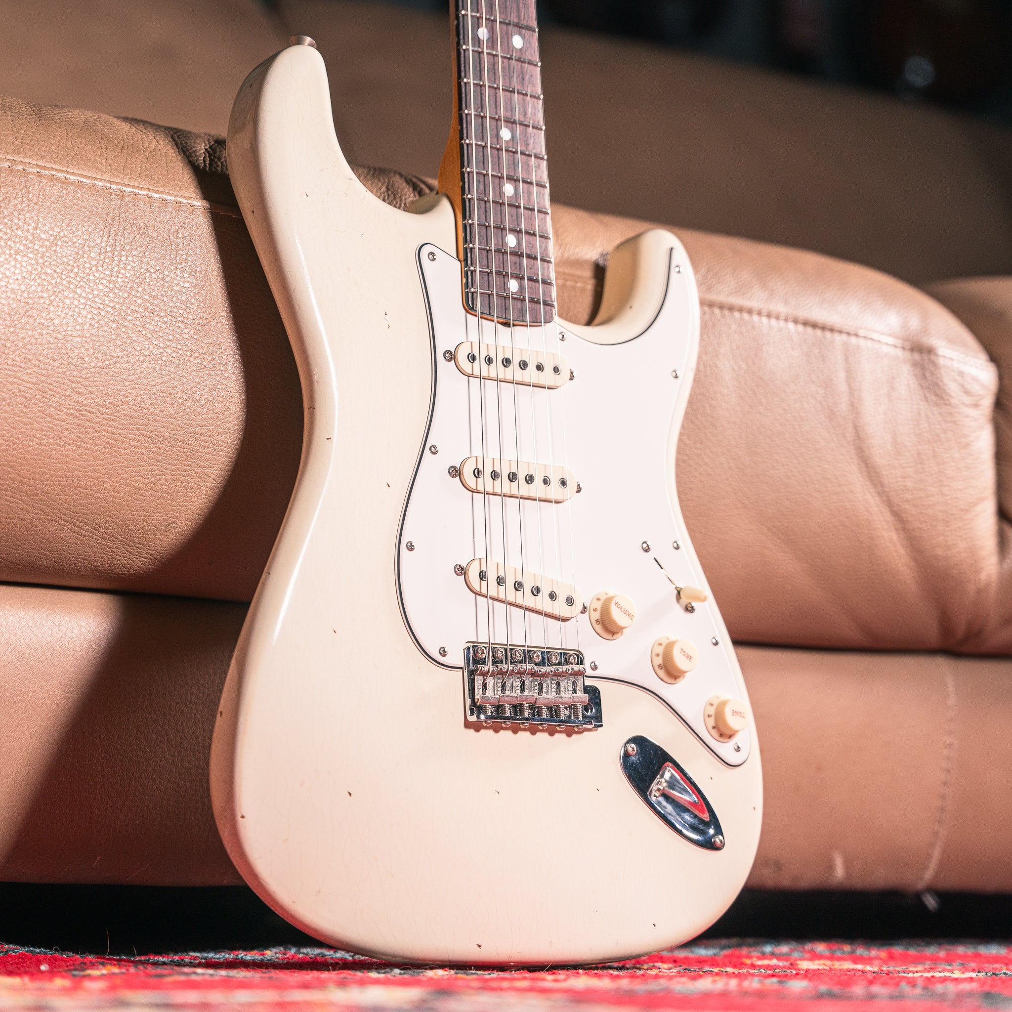 Fender Custom Shop LTD '64 Stratocaster Journeyman Relic in Aged Olympic White