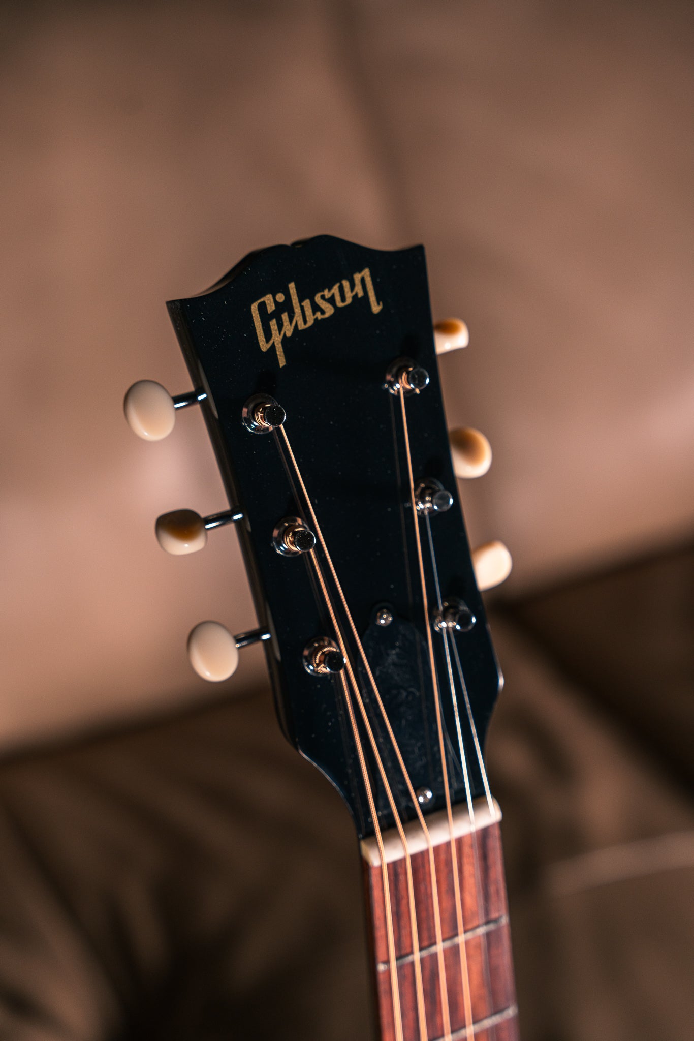 Gibson J-45 '60s Adj Saddle in Ebony
