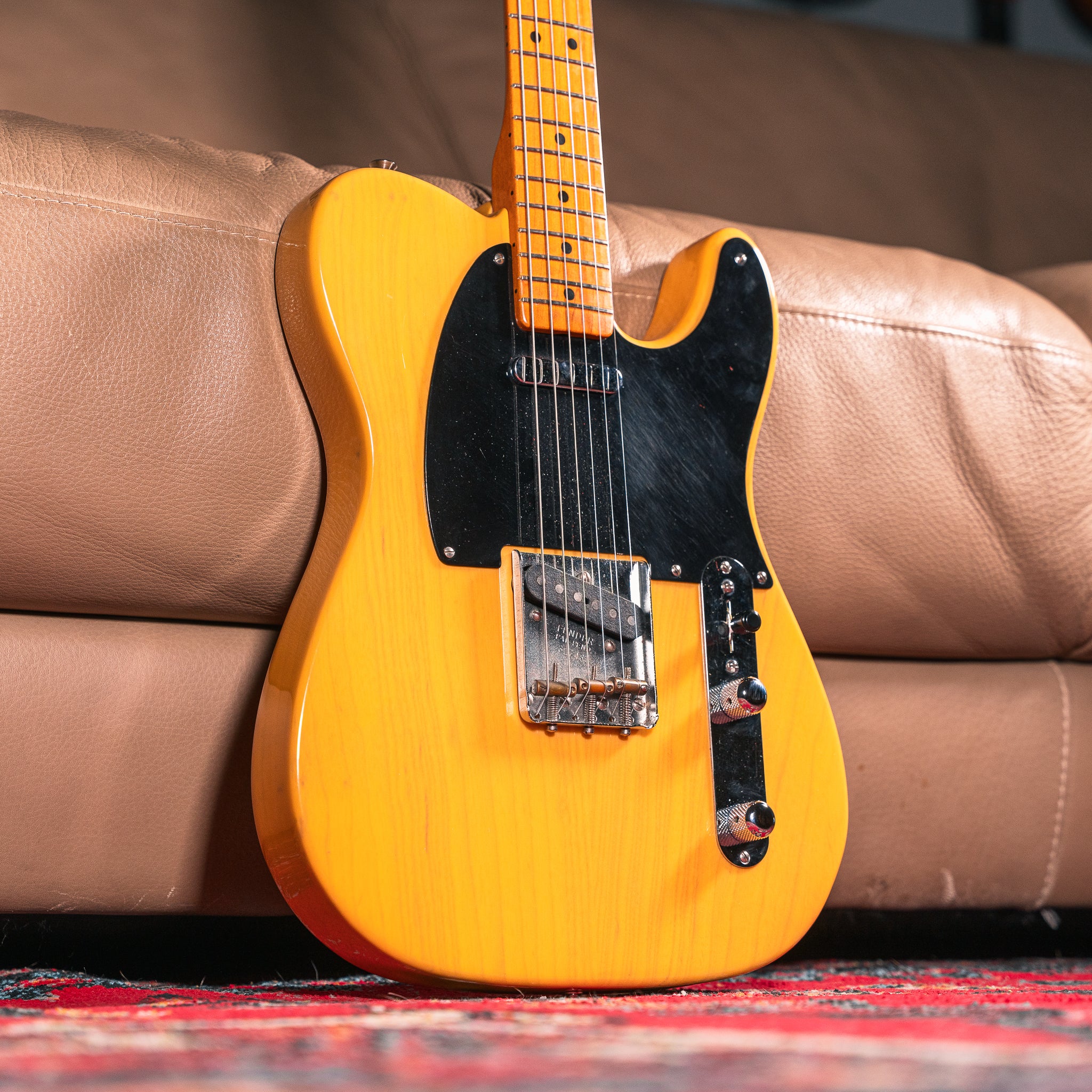 Fender - 1999 - American Vintage '52 Telecaster in Butterscotch Blonde