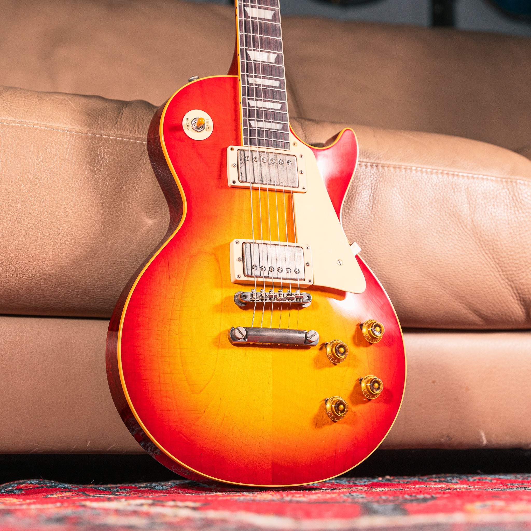 Gibson Custom '58 Les Paul Standard Ultra Light Aged in Washed Cherry Sunburst