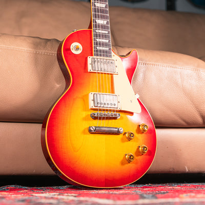 Gibson Custom '58 Les Paul Standard Ultra Light Aged in Washed Cherry Sunburst