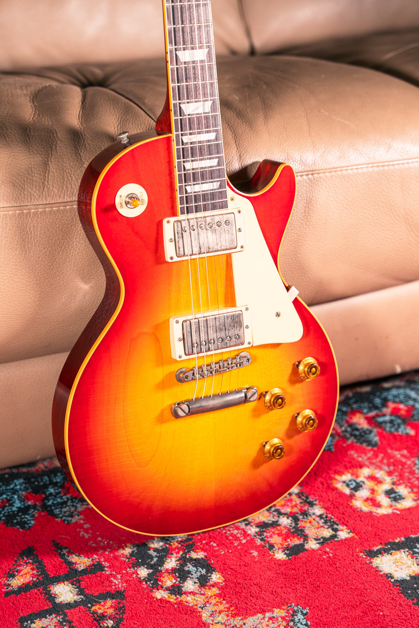 Gibson Custom '58 Les Paul Standard Ultra Light Aged in Washed Cherry Sunburst