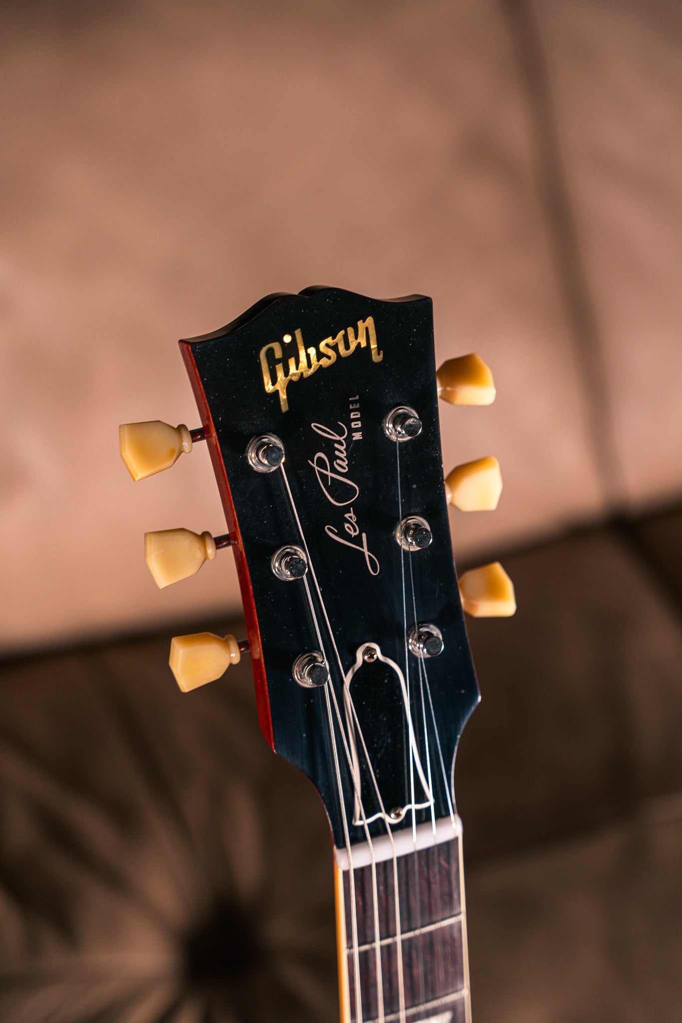 Gibson Custom '58 Les Paul Standard Ultra Light Aged in Washed Cherry Sunburst