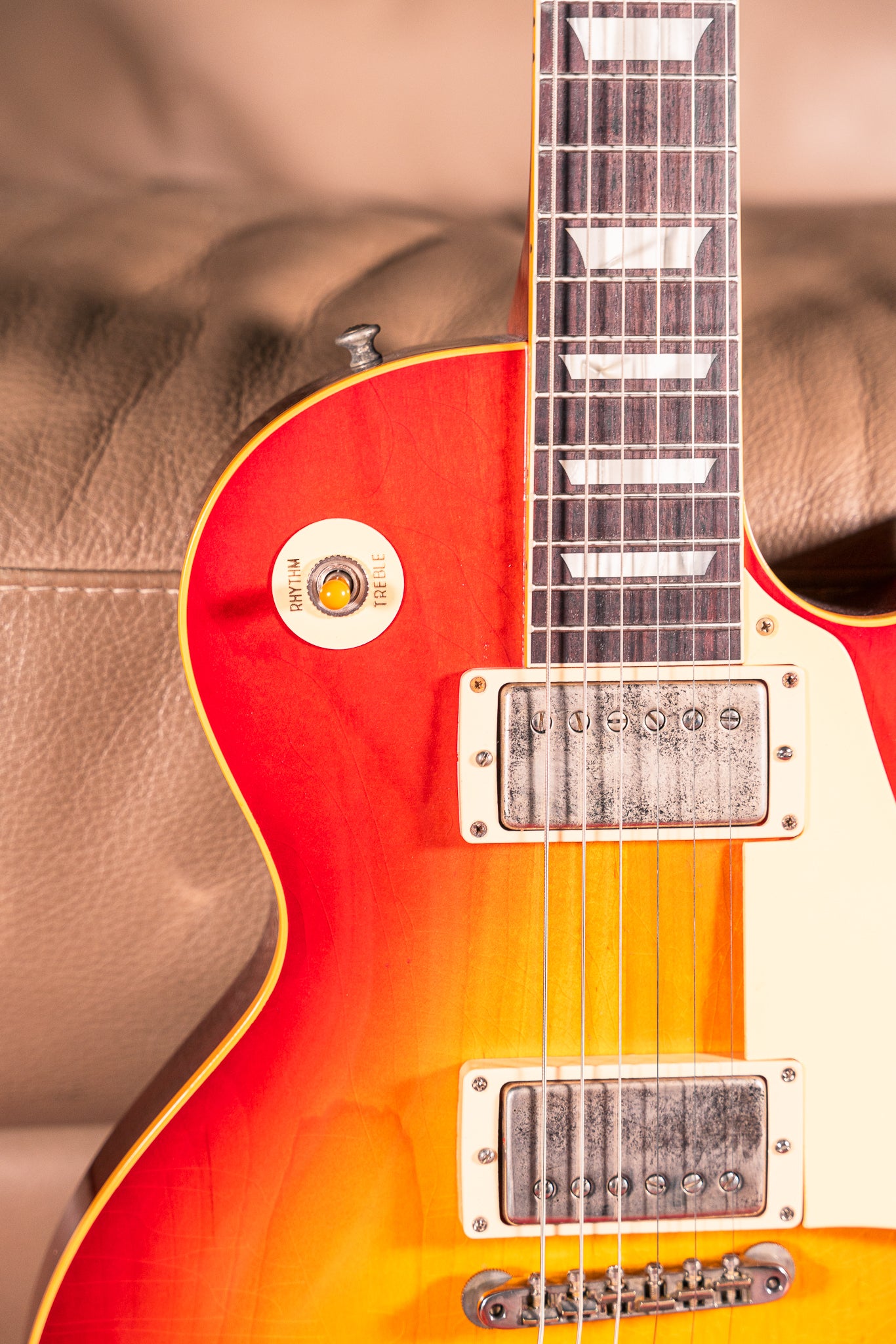 Gibson Custom '58 Les Paul Standard Ultra Light Aged in Washed Cherry Sunburst