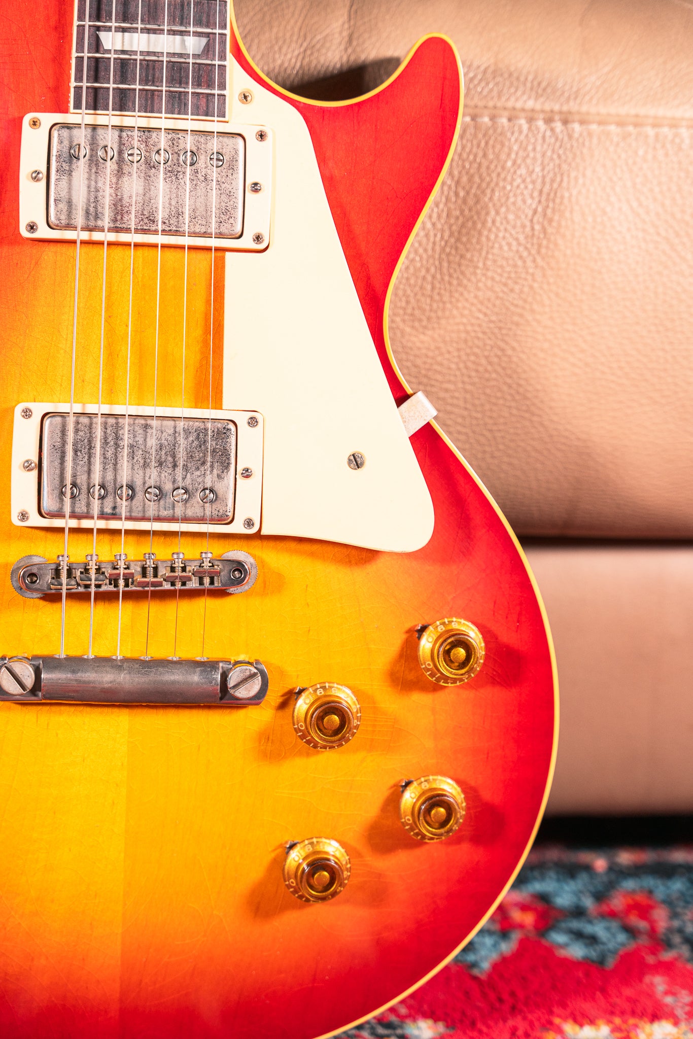 Gibson Custom '58 Les Paul Standard Ultra Light Aged in Washed Cherry Sunburst