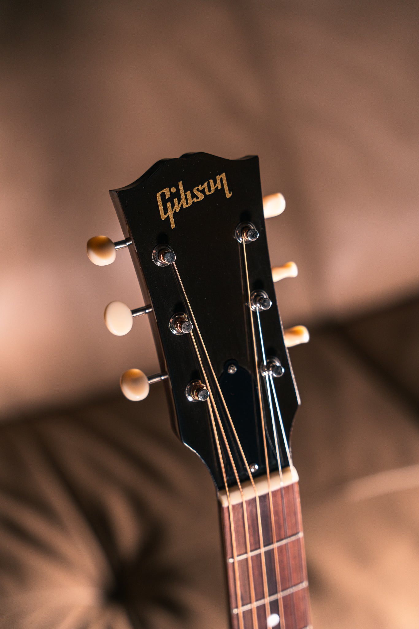 Gibson J-45 '60s Original in Wine Red
