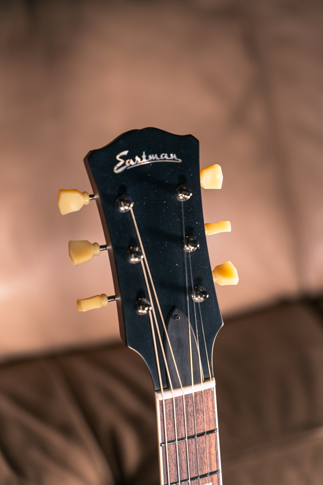 Eastman SB59 Vintage Satin Burgundy Red