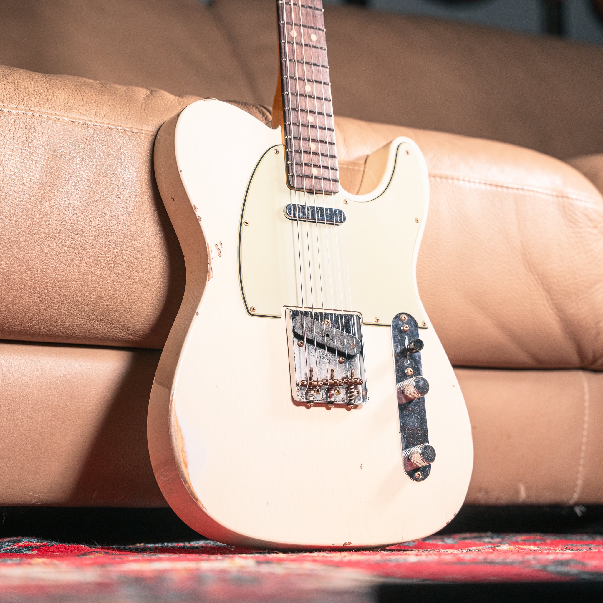 Fender Custom Shop '63 Telecaster Relic in Aged Olympic White