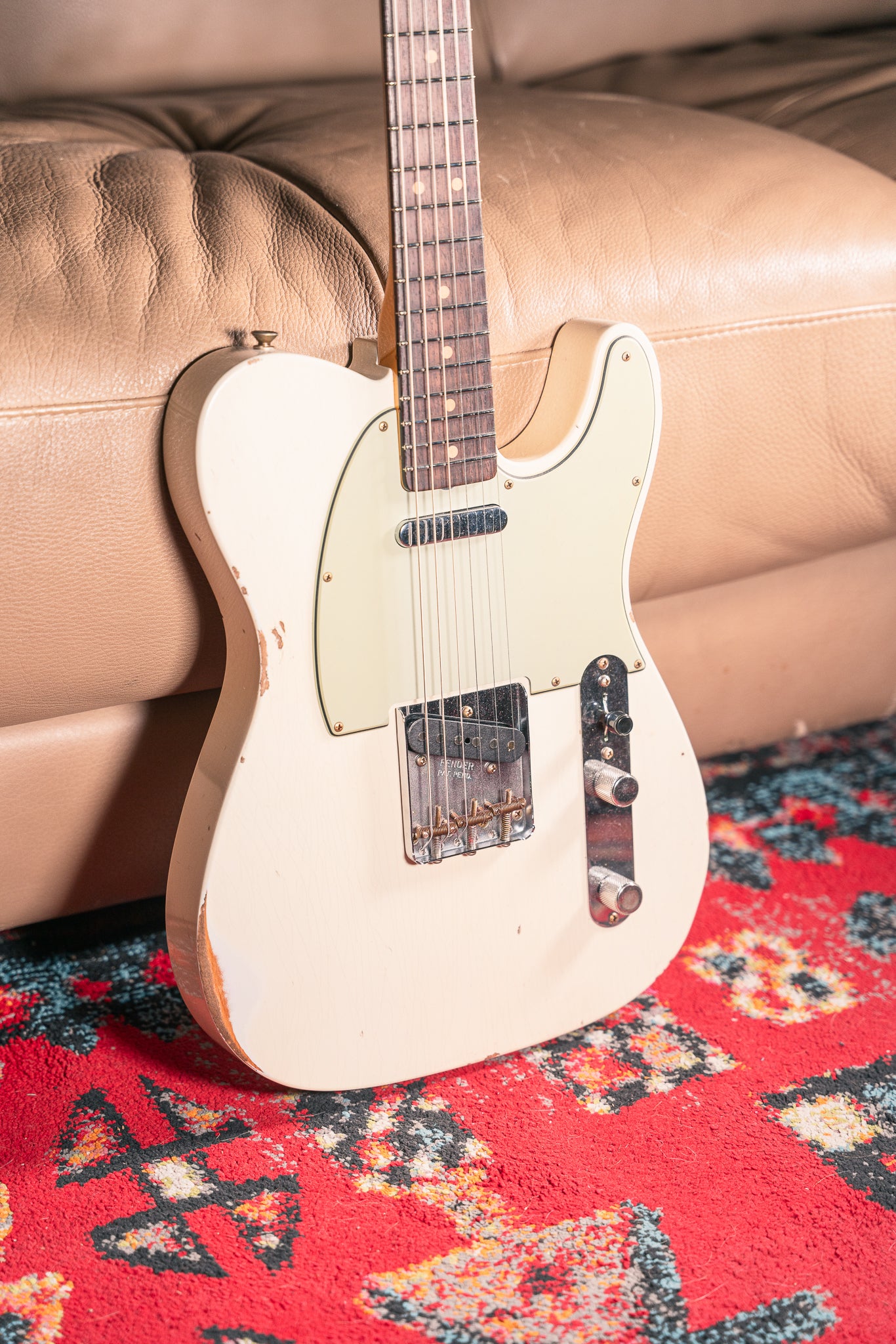 Fender Custom Shop '63 Telecaster Relic in Aged Olympic White
