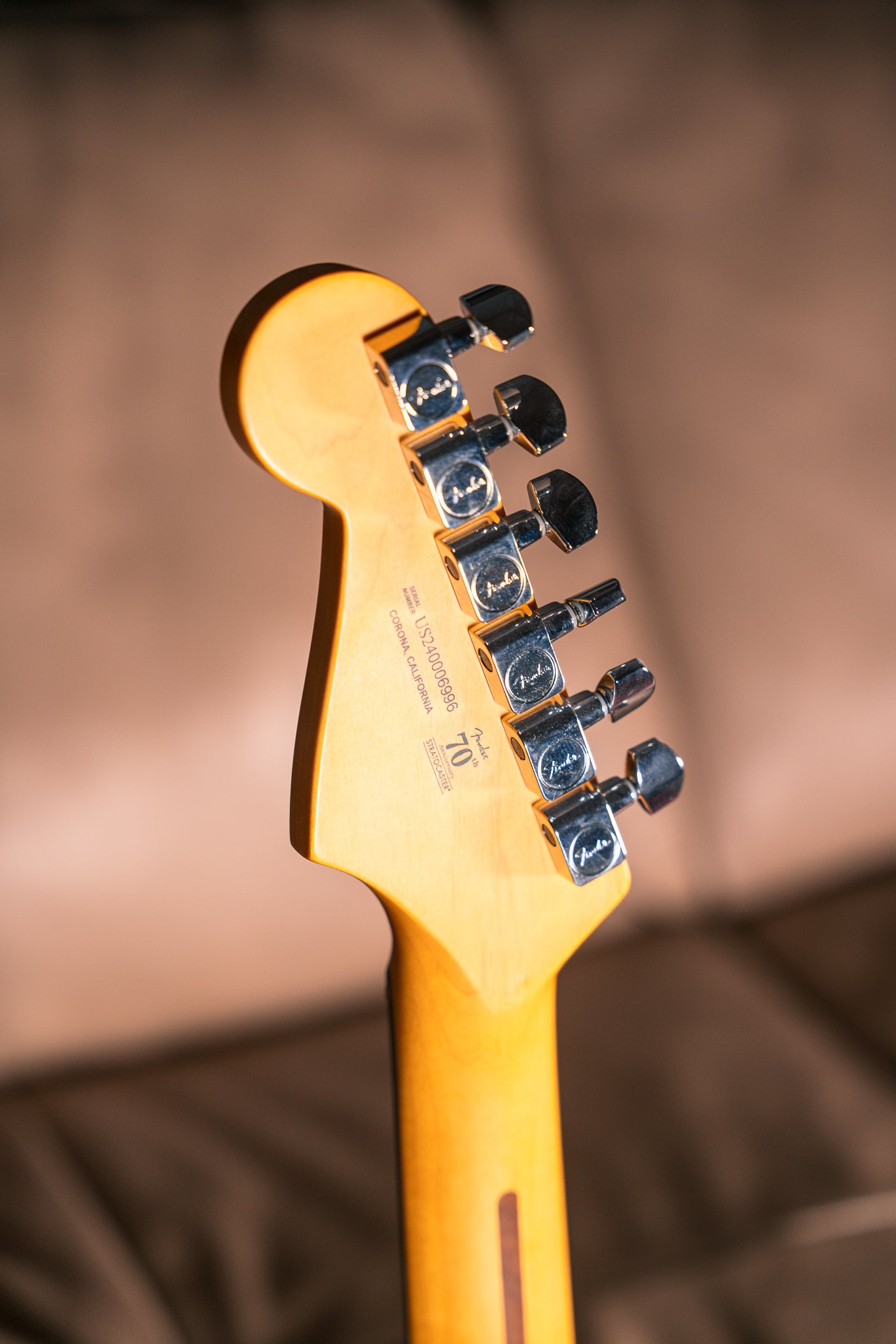 Fender LTD American Professional II Stratocaster Thinline in Transparent Shell Pink