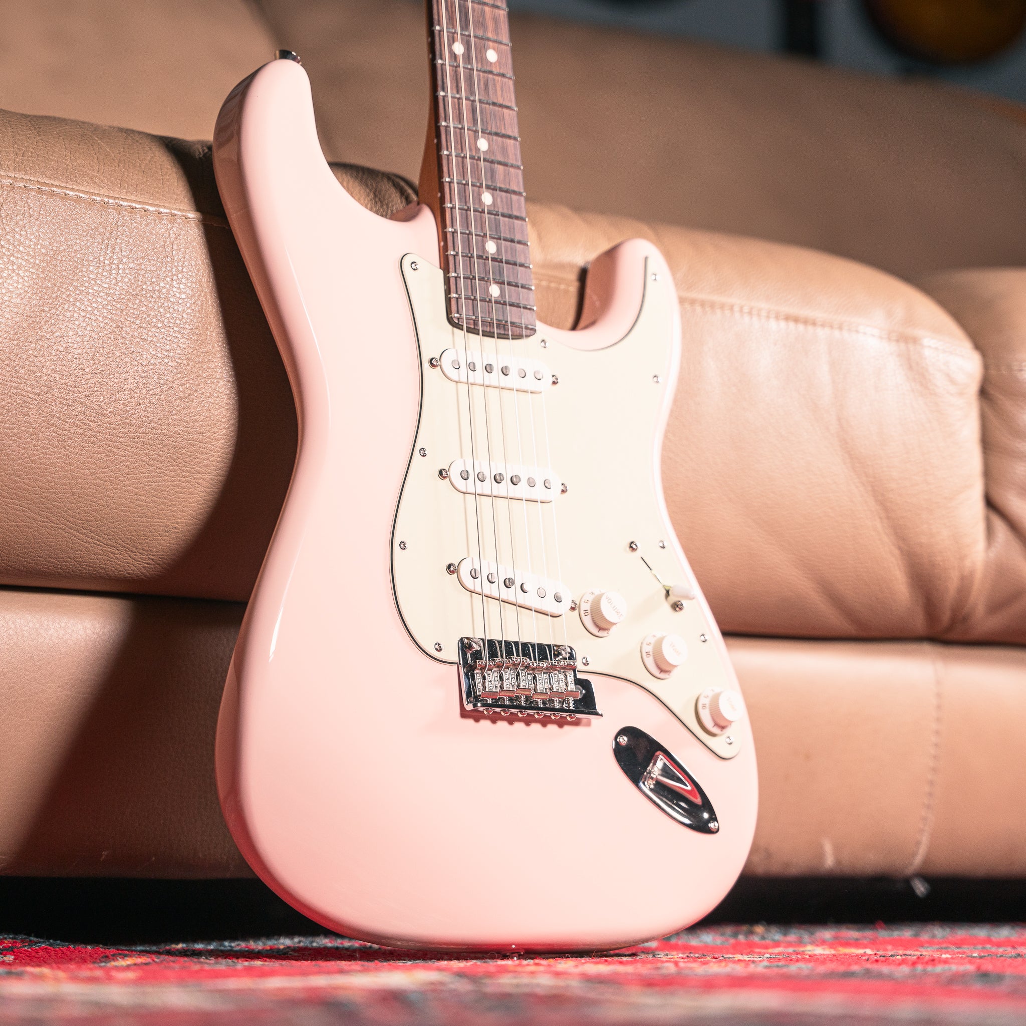 Fender LTD American Professional II Stratocaster in Shell Pink
