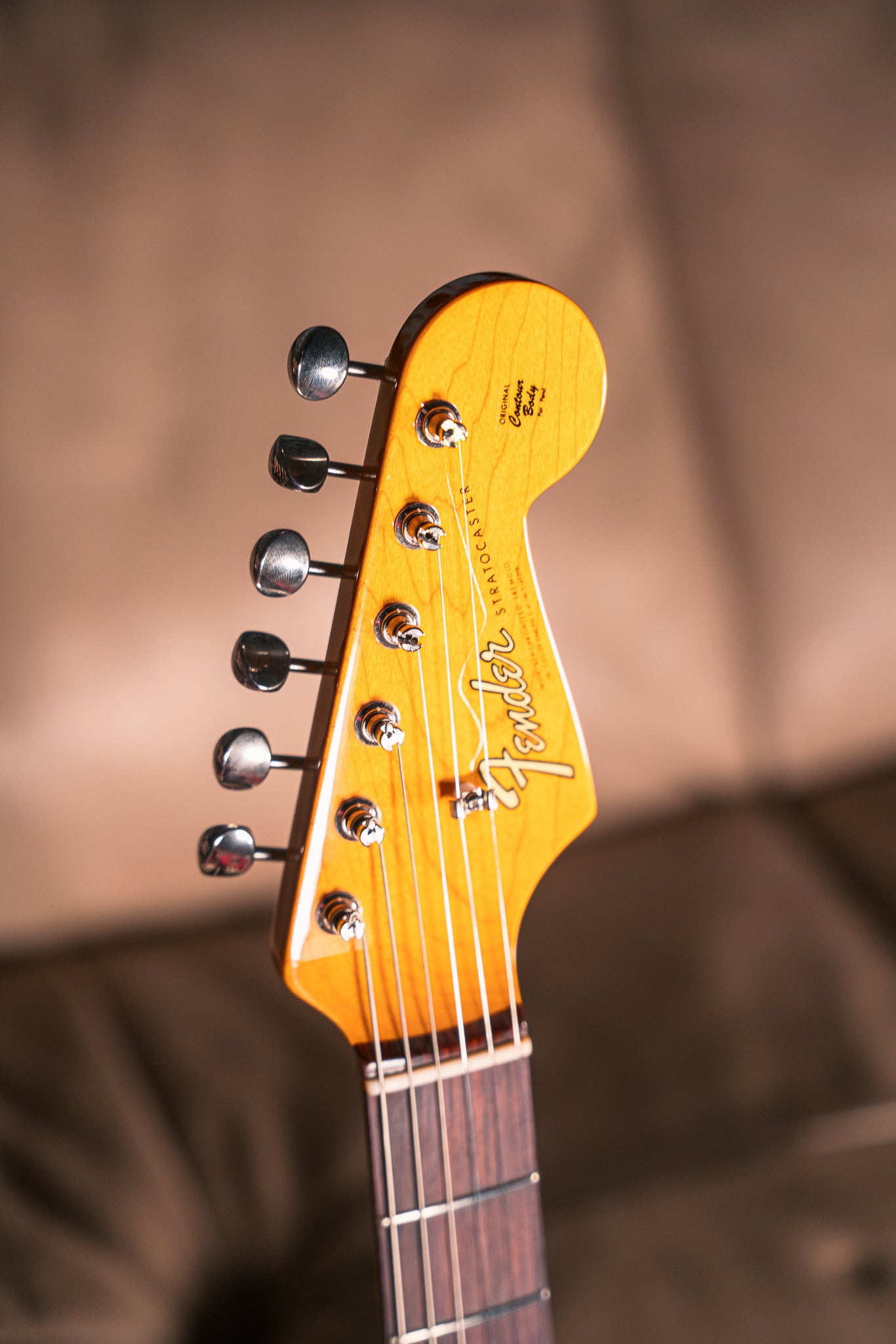 Fender American Vintage II '65 Stratocaster in Candy Apple Red
