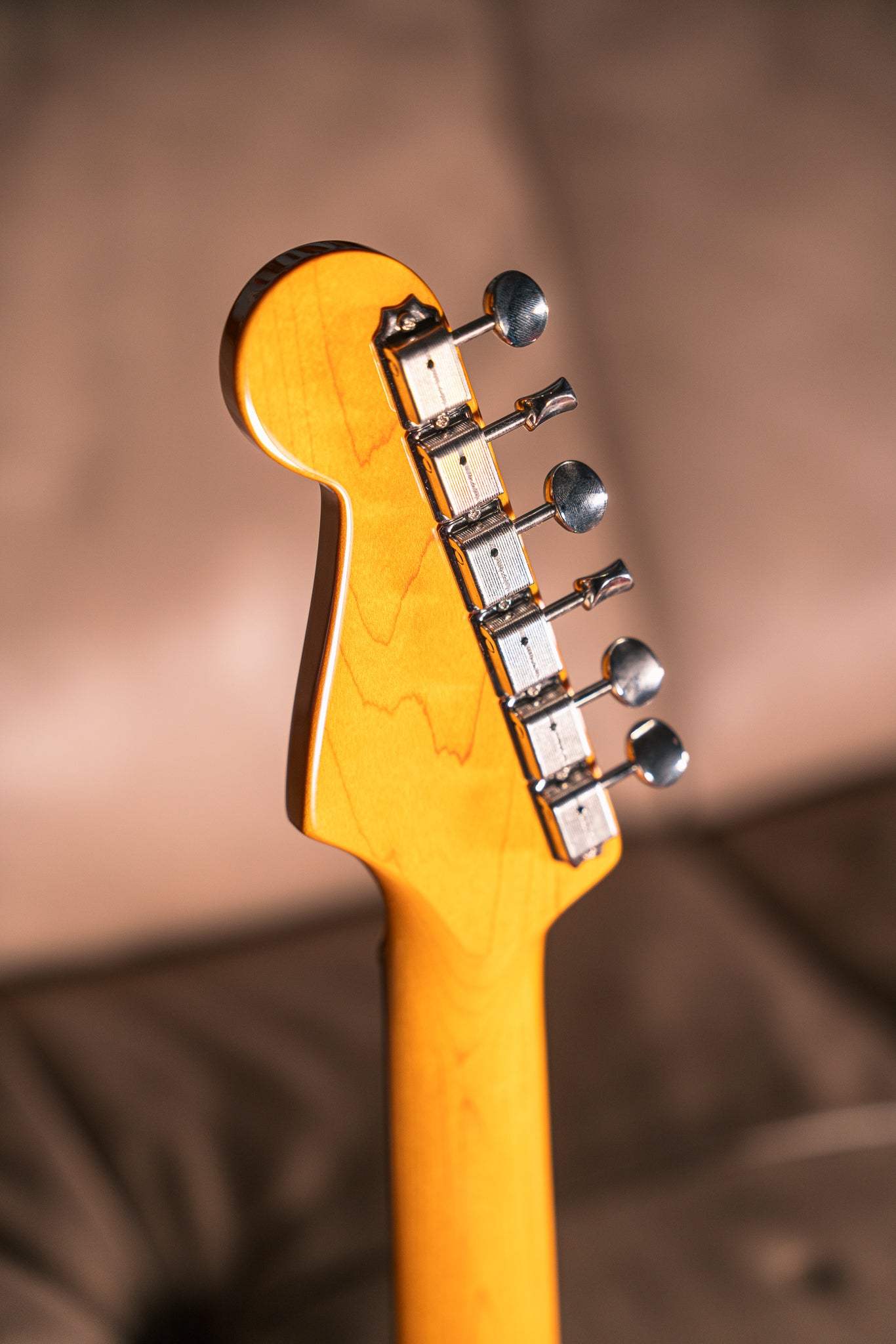 Fender American Vintage II '65 Stratocaster in Candy Apple Red