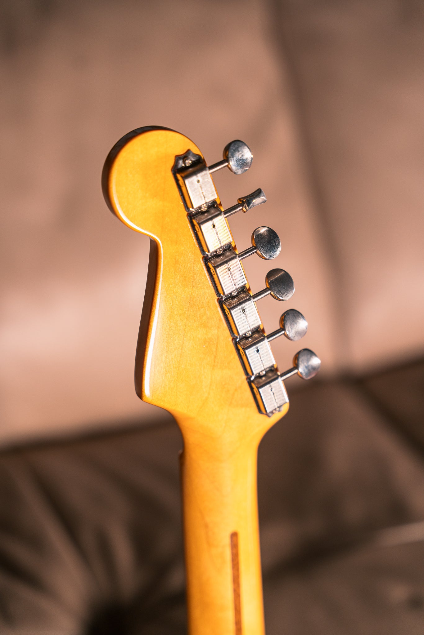 Fender American Vintage II '57 Stratocaster in 2-Color Sunburst