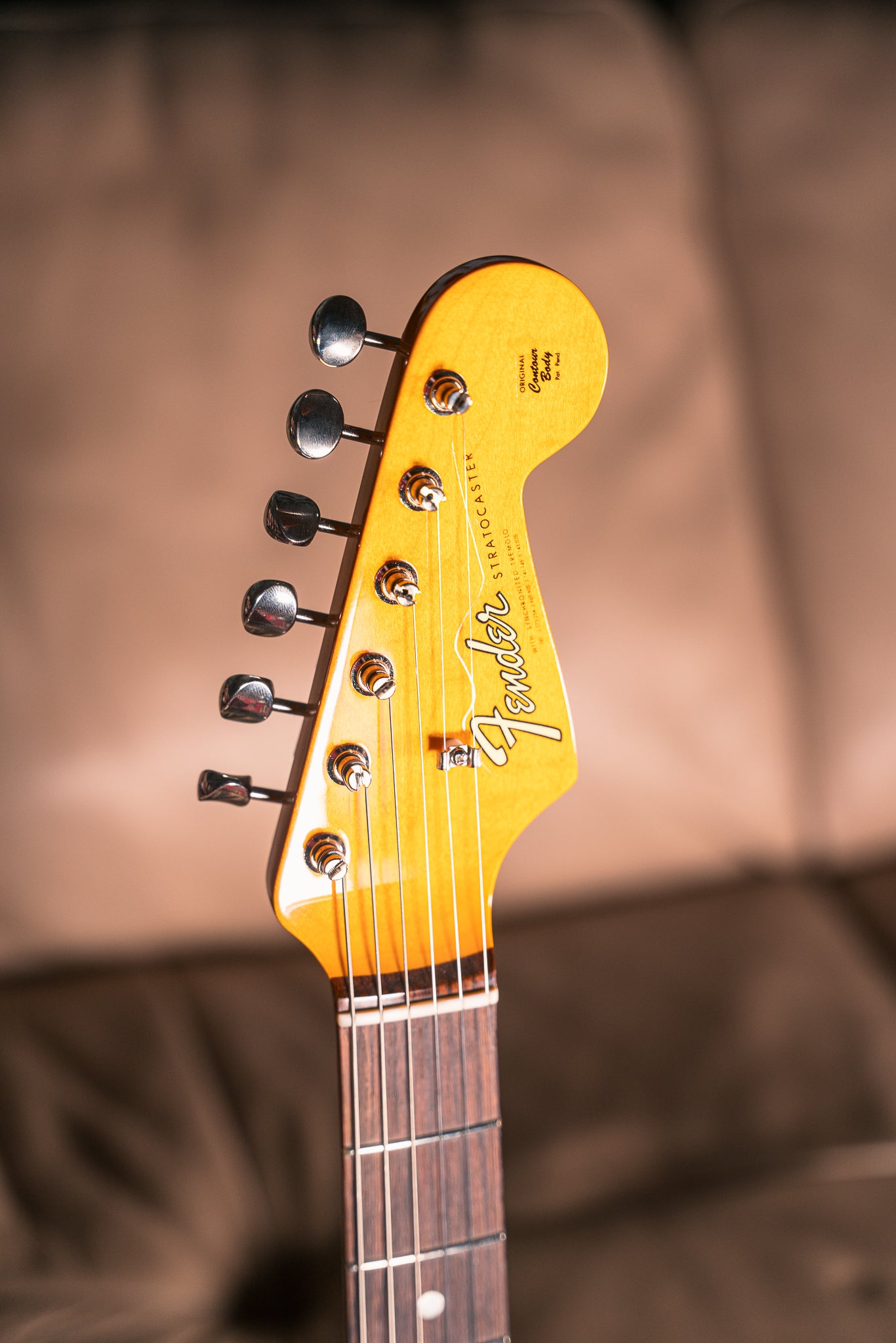 Fender American Vintage II '65 Stratocaster in Shoreline Gold