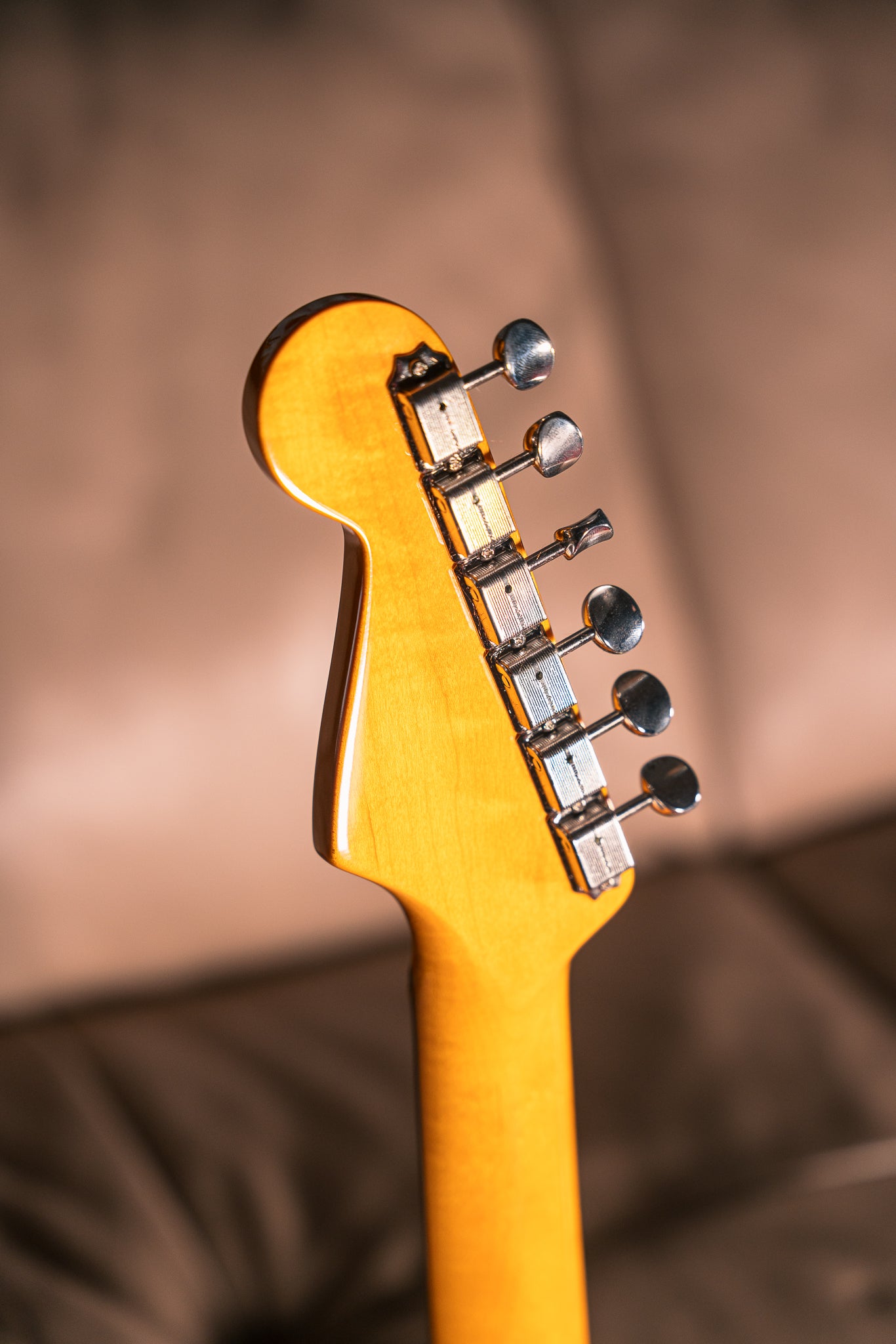 Fender American Vintage II '65 Stratocaster in Shoreline Gold
