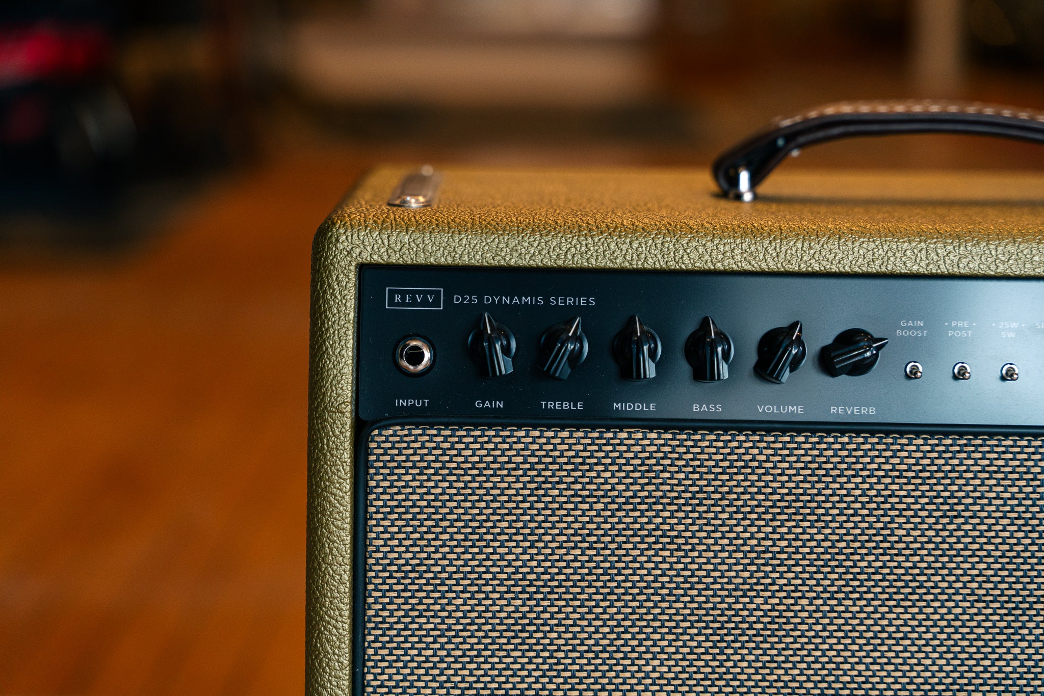 Revv D-25 - Joey Landreth Signature in Gold